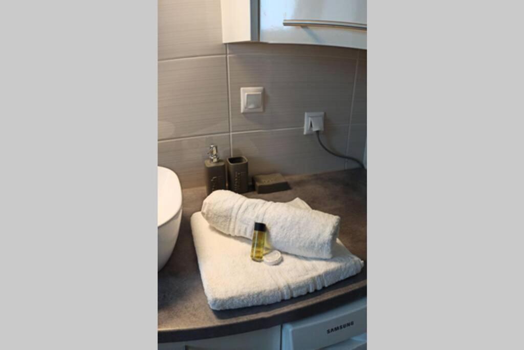 Modern Central Αpt 500M From The Beach. La Canea Esterno foto