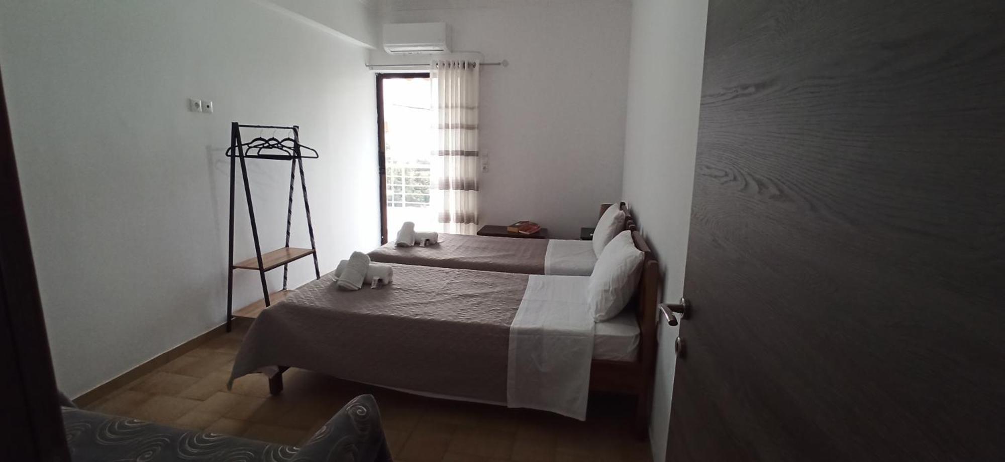 Modern Central Αpt 500M From The Beach. La Canea Esterno foto