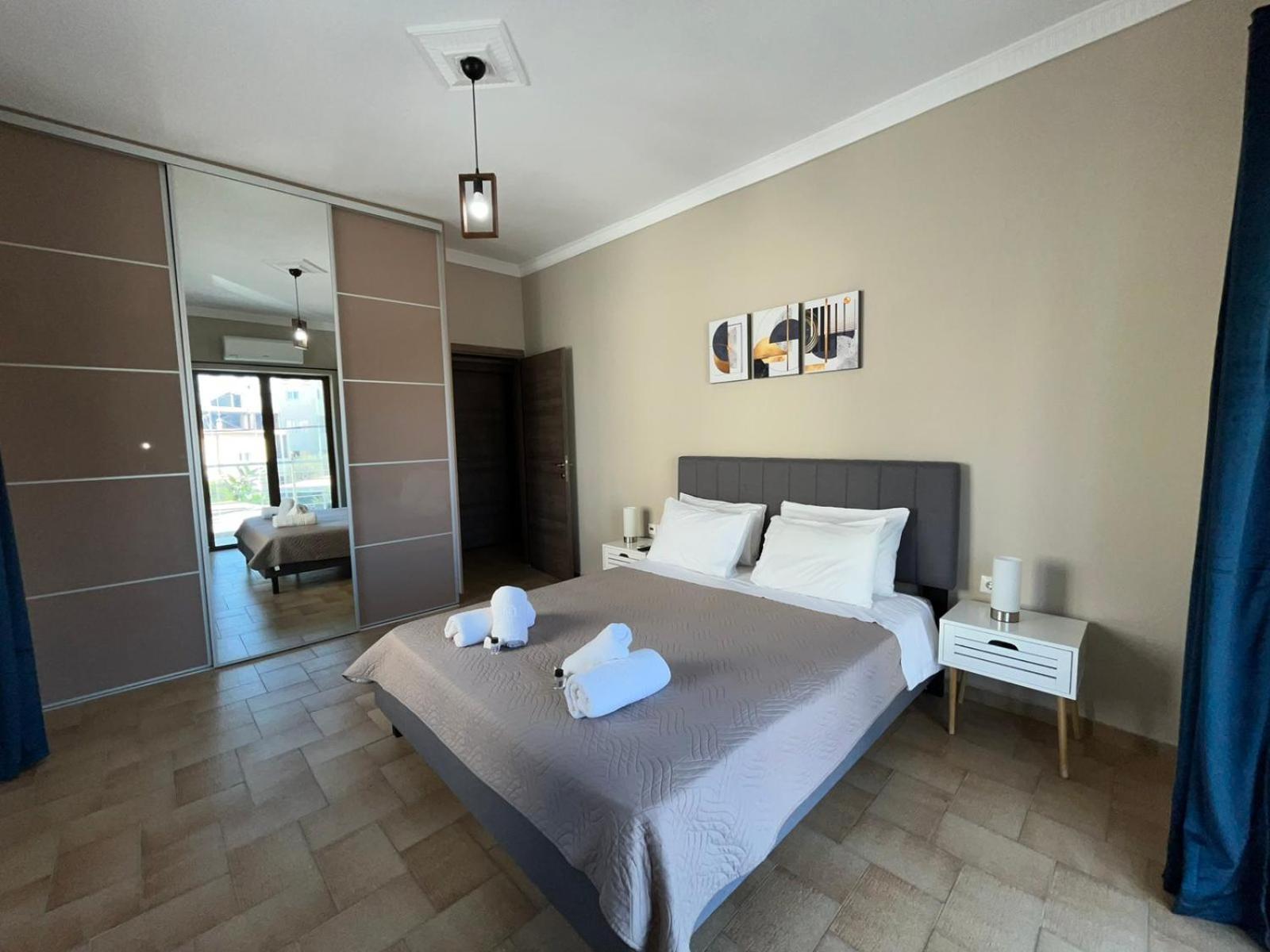 Modern Central Αpt 500M From The Beach. La Canea Esterno foto