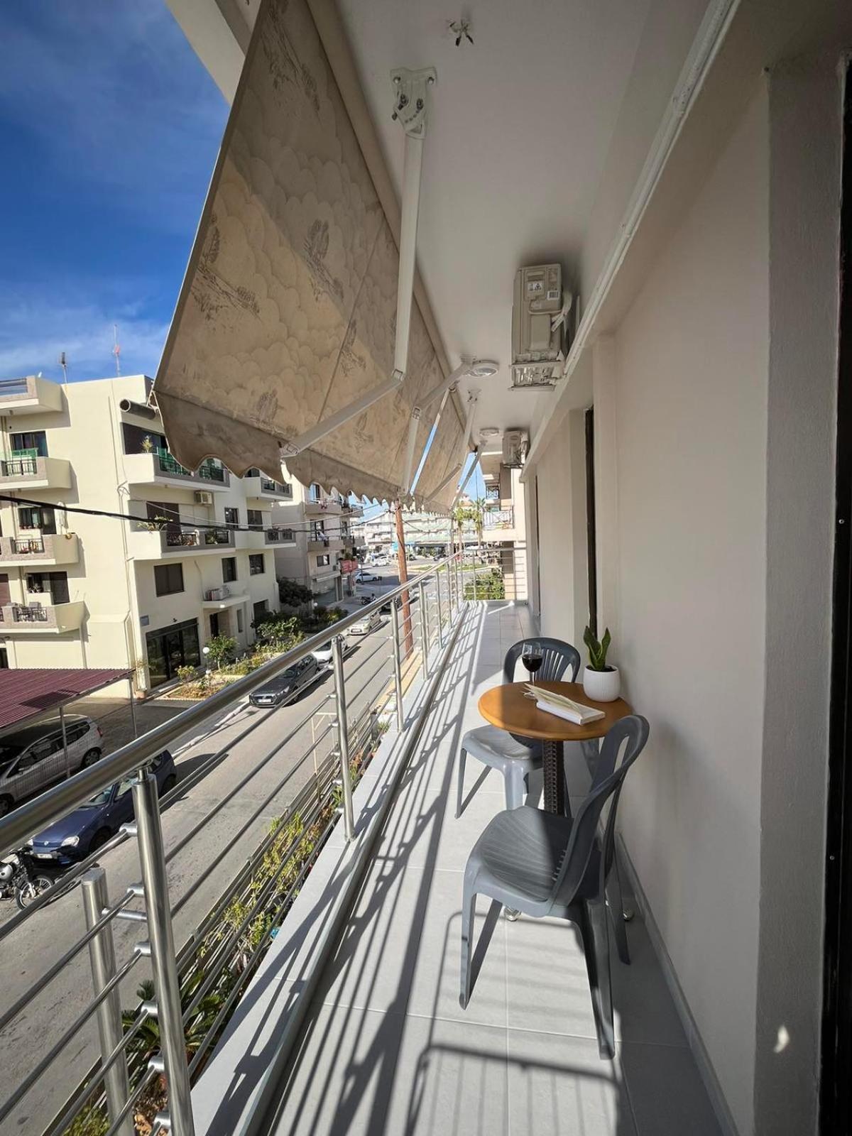 Modern Central Αpt 500M From The Beach. La Canea Esterno foto